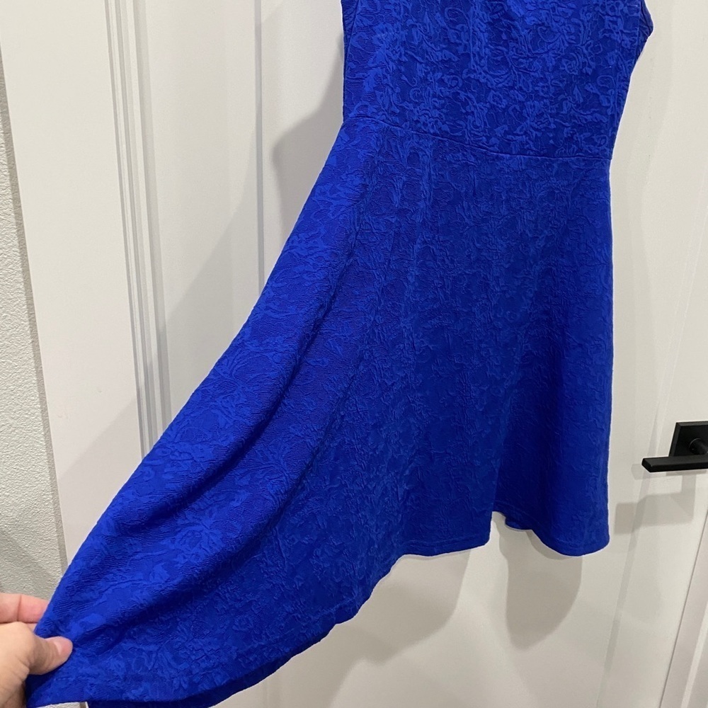 Blue Sleeveless Dress - Picture 2 of 9